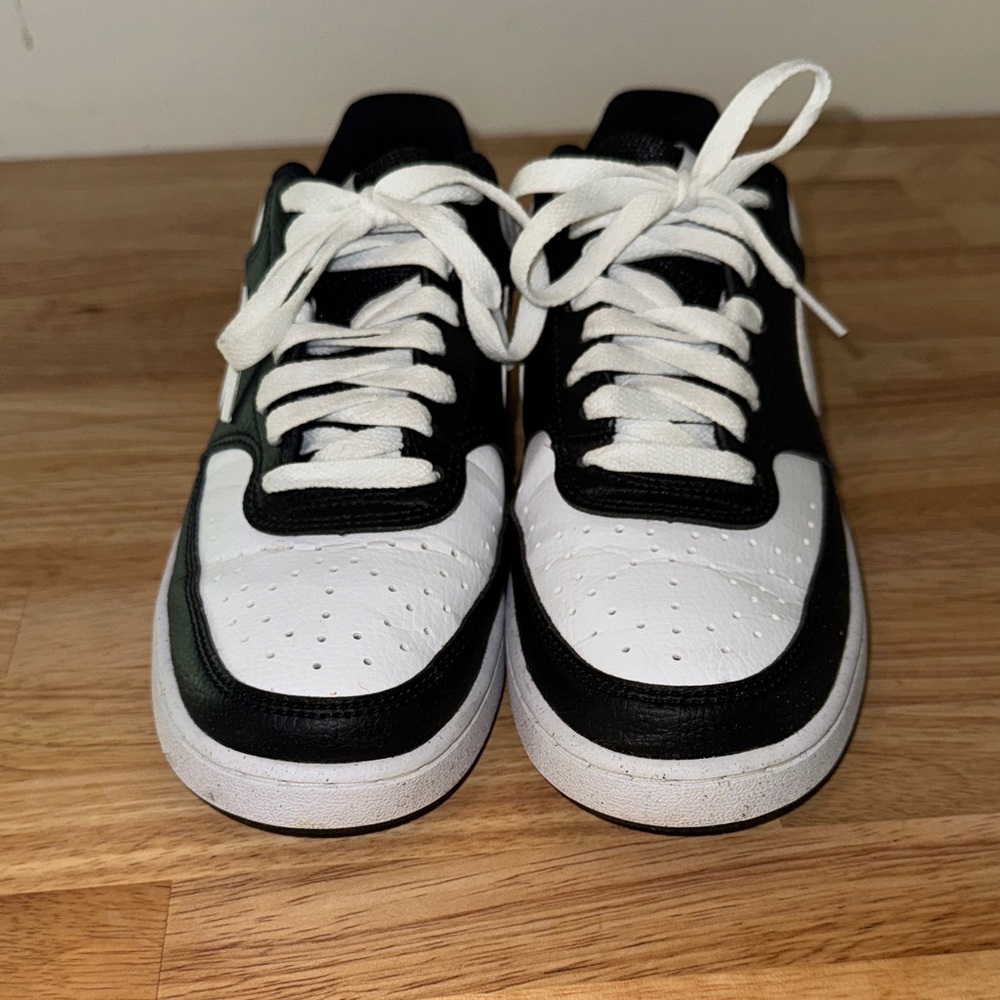 Nike women’s court vision lo